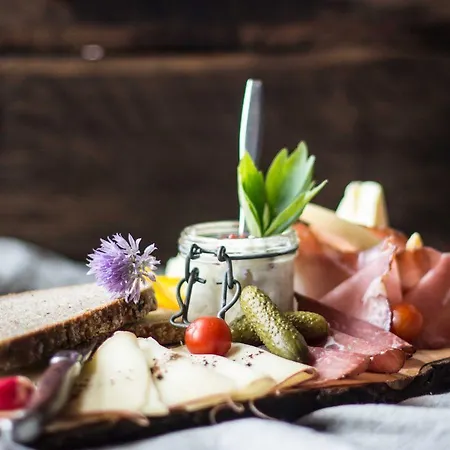 Basekamp Mountain Budget Szálloda 3*