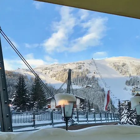 Szálloda Basekamp Mountain Budget 3*