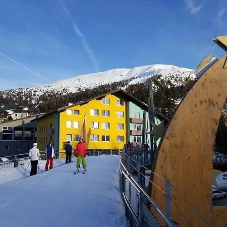 Szálloda Basekamp Mountain Budget 3*